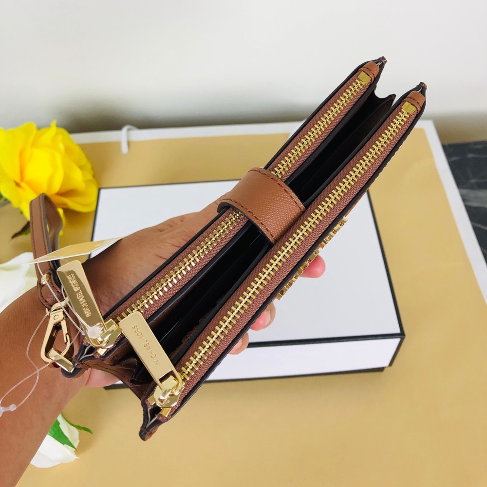 🌹Michael Kors Jet Set Travel Luggage 🌹❤️ - Picture 5 of 7